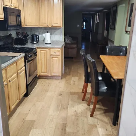 Two Bedroom Few Blocks From The Beach And Tropicana Casino
